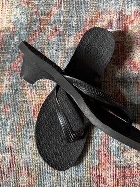 Flip-flops with kitten heels Black